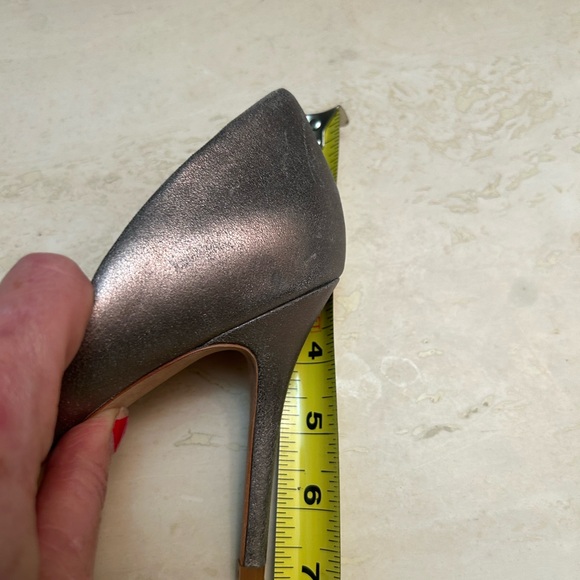 Badgley Mischka Giana II D’Orsay Heels – Pewter Metallic Suede Women’s Size 9M - Picture 6 of 11